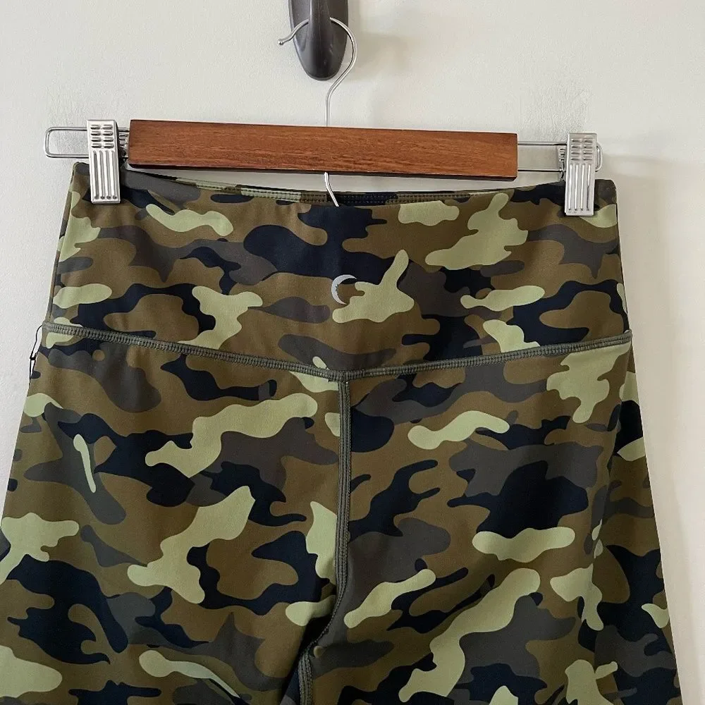 ZYIA Light Green Camo Reflective Soft & Snug Mid-Rise 7/8 Legging Size 6-8 - Picture 11 of 16